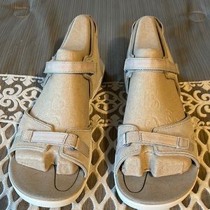 Never worn Women’s Columbia sandals Size 11 Tan in color with adjustable straps